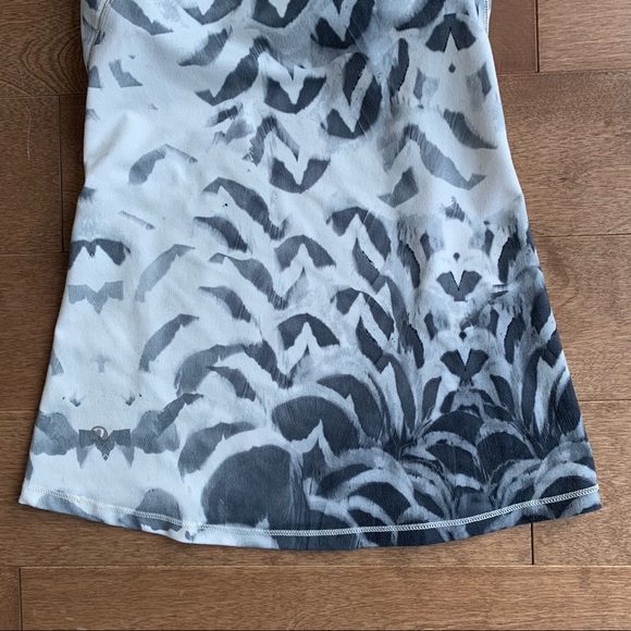 *SOLD* LULULEMON Amala tank black white pattern size 2 - Picture 7 of 10